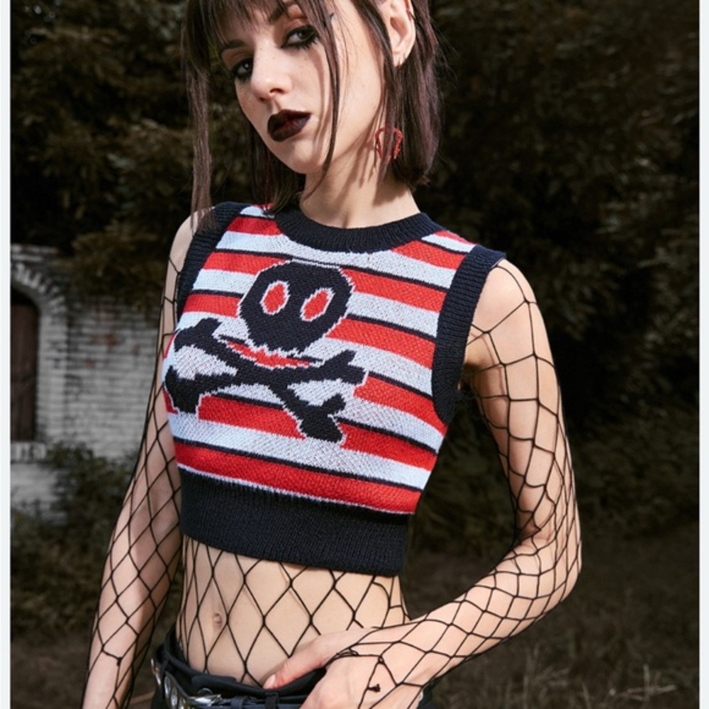 NEW ROMWE RED WHITE STRIPED SKULL CROPPED SWEATER VEST SZ M